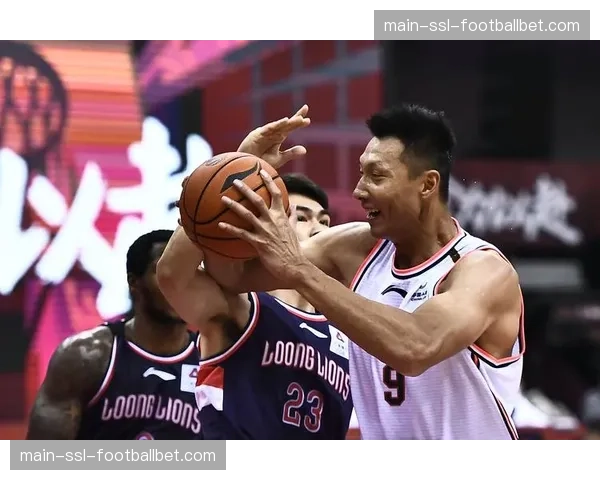 易建联现身东莞主场，为广东队常规赛主场收官战开球