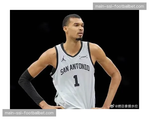 文班亚马复出首战统治攻防两端，单场7封盖创季后赛纪录